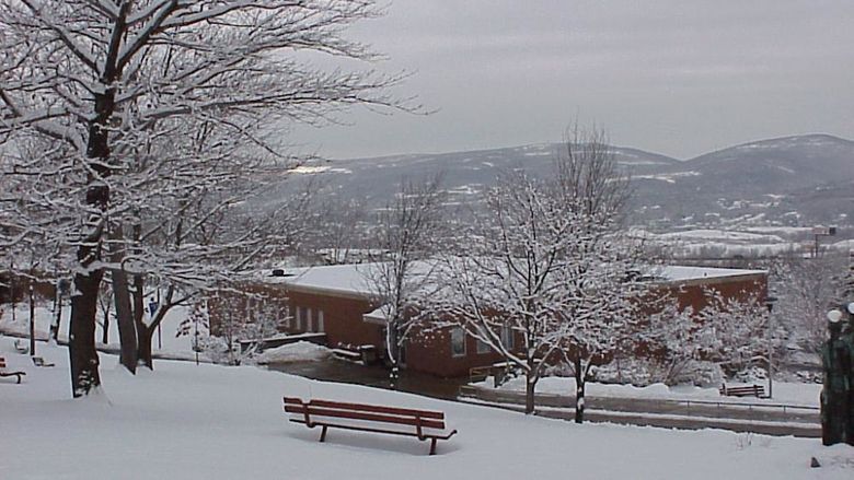 A fresh coating of snow blankets the Scranton campus 