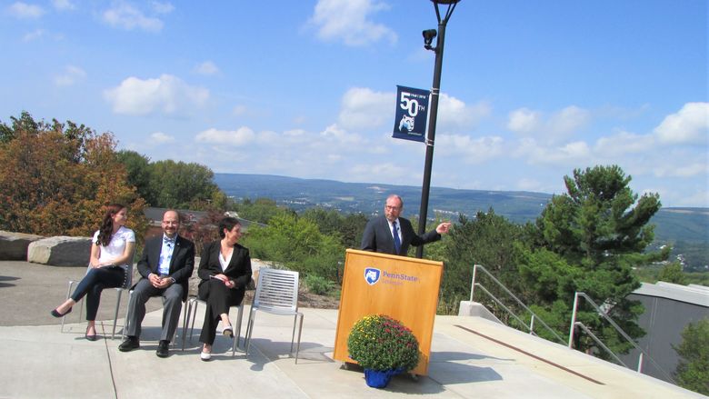 Bill Scranton addresses the crowd