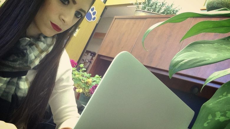 Shawnna on laptop in internship office