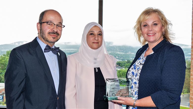 Dr. Marwan Wafa and Sahar al Masri receiving ridge view plaque