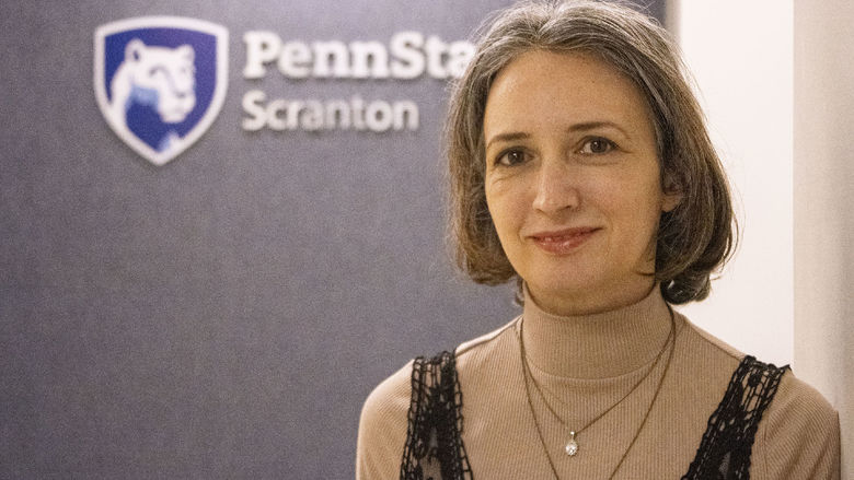 headshot of physics professor Agnes Kim