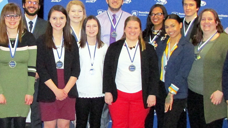2019 Undergraduate research fair winners pose for a group photo