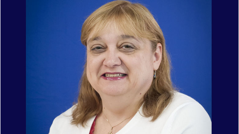 headshot of janet melnick 
