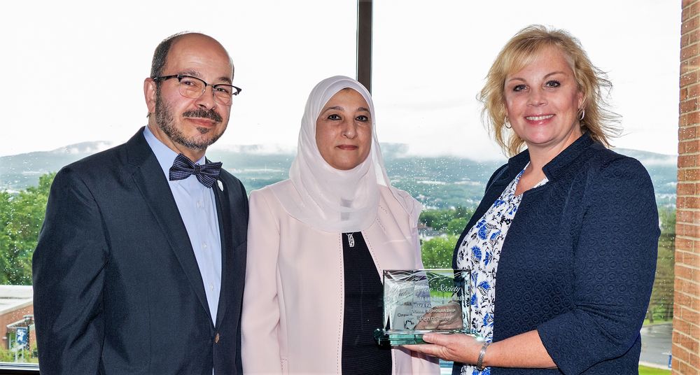 Dr. Marwan Wafa and Sahar al Masri receiving ridge view plaque