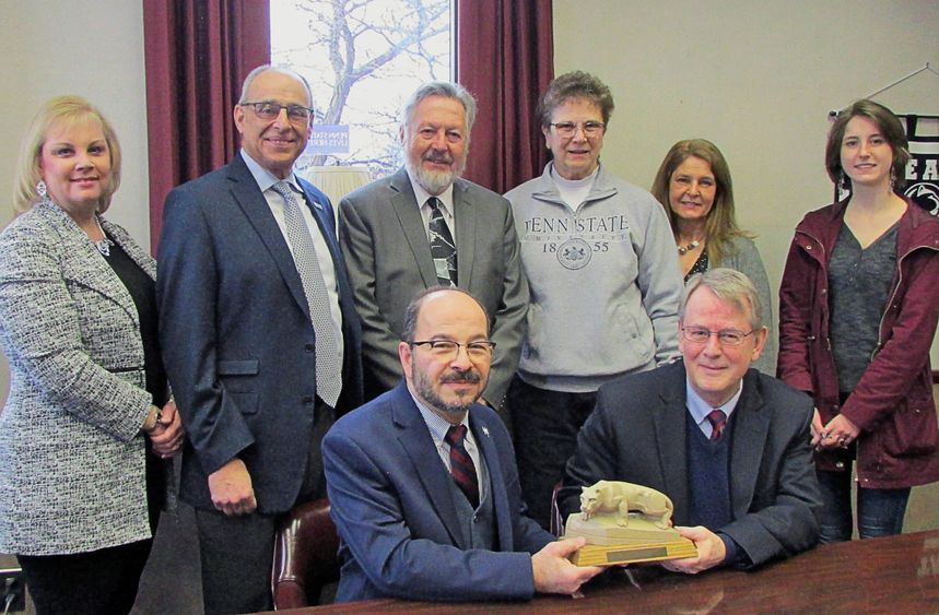 Dr. Wafa presents Schwartz Mack group with Nittany Lion statue